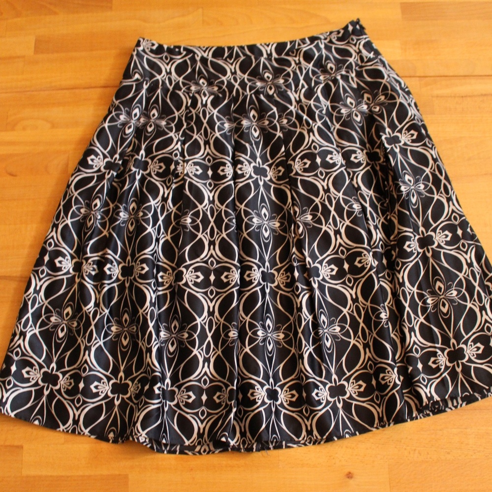 Mossimo Black and Cream Skirt